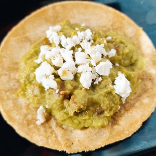 Tacos de Guacamole y Chicharrón (4 Uds.)