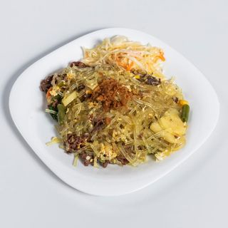 Makaron sojowy  z wołowiną