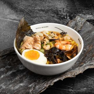 Рамен з морепродуктами (400 г)