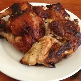 1 pollo asado + patatas y arroz + 2 panes + 2 bebidas 