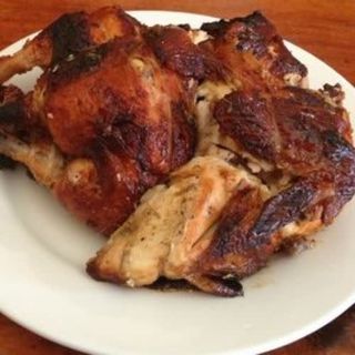 1 pollo asado + patatas y arroz + 2 panes + 2 bebidas 