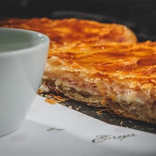 Burek sa šunkom