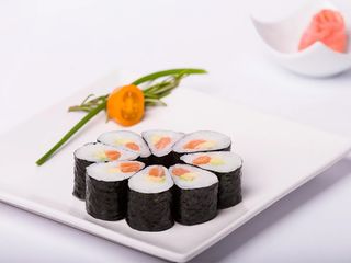 Maki Salmón y Aguacate