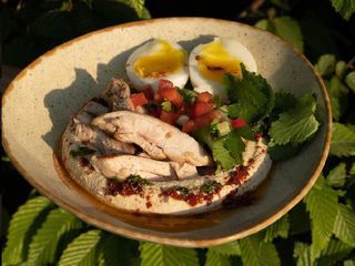 Хумус з куркою та ідеальним яйцем (300г)