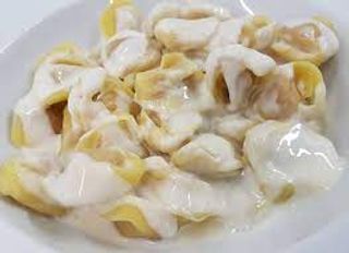 Tortellini con panna e prosciutto