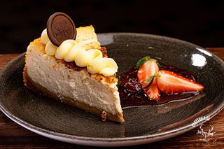 Баварски печен чийзкейк Кезекухен (180г)