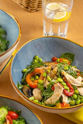 Тайский салат с курицей (320г)