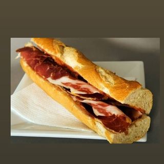 Bocadillo Caliente De Pinchos