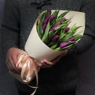Букет із 15 фіолетових тюльпанів