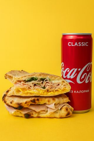 Италиянски сандвич прошуто Кото(450гр) + Coca-Cola(330ml)