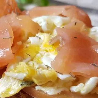 Tosta De Lechuga Con Salmón