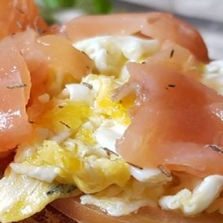 Tosta De Lechuga Con Salmón