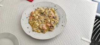 Huevos Rotos Con Champiñón Y Gambas