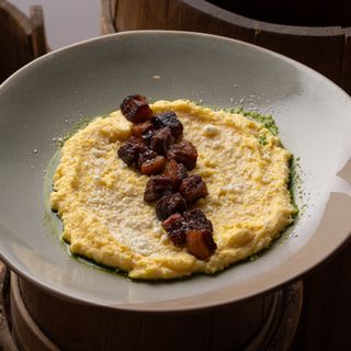 Банош гуцульський із шкварками та бринзою (160/70 г)