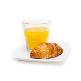 Brioche e succo di frutta   gusto pesca