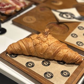 Croissant Mantequilla Y Mermelada Melocoton