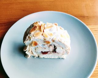 Меренговий рулет (малина) (160г)