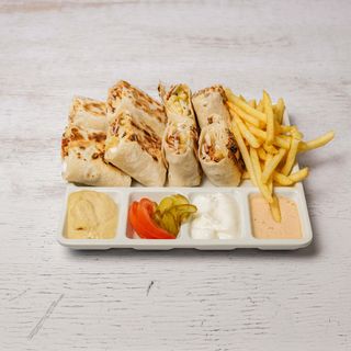 Piatto arabo shawarma di pollo alla libanese