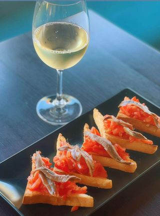 Bruschete cu roșii și anchoa