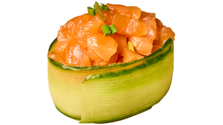 Гункан с лососем