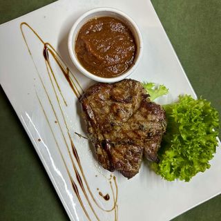 Стейк свинячий з соусом BBQ (180г/40г)