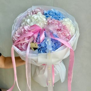 Букет із 7 гортензій мікс 