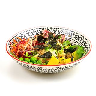 Bowl cu tataki ton, avocado, chuka, takuan