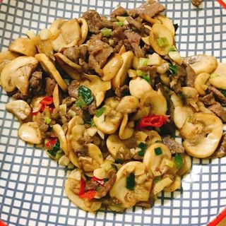 Ternera Con Champiñones