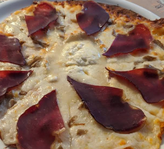 Pizza De Cecina
