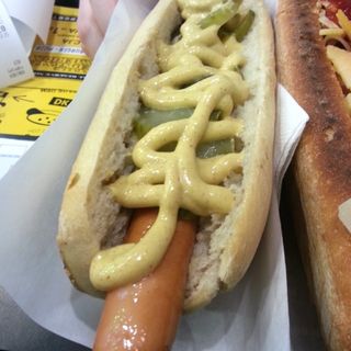 Hot-dog extra ,bułka ok 40 cm 2 szt parówki, pomidor ,ogórek ,sałata lodowa