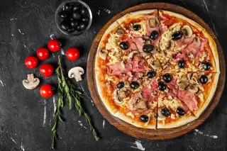 Pizza caprichosa (30 cm.)