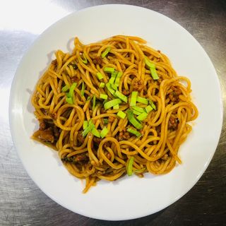 Fried noodles with beef and tomato sauce