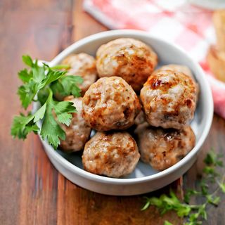 Свински кюфтета с гарнитура (500г)