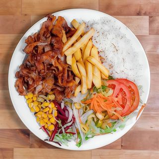 Plato Kebab con  patatas + arroz ensalada 