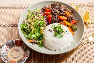 Cơm Bò Lúc - riso con manzo saltato