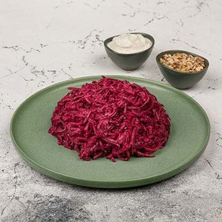 Բազուկով և ընկույզով աղցան