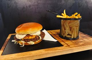 Classic Tartufo Burger + pomfrit + piće