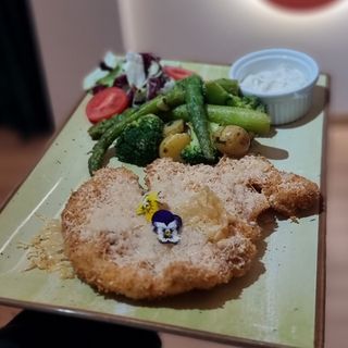 Piept de pui in crusta de parmezan