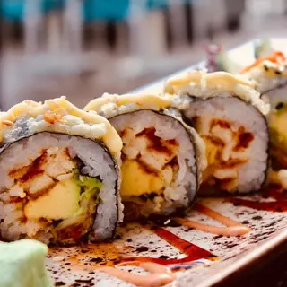 Futomaki tempura pollo y aguacate (6Pzs)
