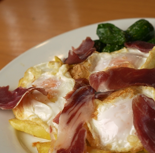 Huevos Rotos Con Jamón