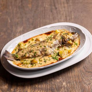 Форель томлена в сметані з молодою картоплею 450г