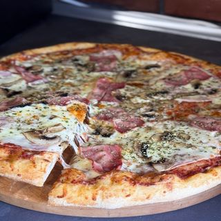 Pizza Capriciosa Ø 40cm + sos inclus