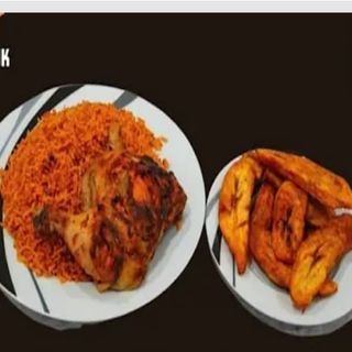 Jollof rice and beef with fried plantains