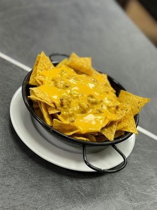 Nachos Con Carne Y Queso Cheddar