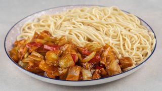 10.  Noodles mixed Fried spicy chicken Ljute noodle sa piletinom