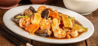 26.Gambas con bambú y seta china