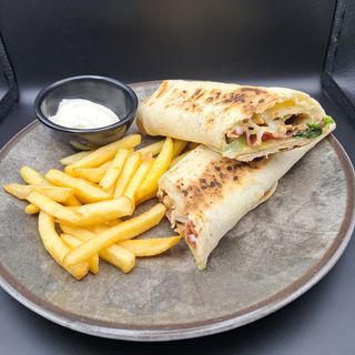 Tortilla sa piletinom 400 gr + Coca-Cola 0.33l