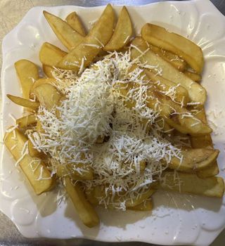 Пържени картофи със сирене (200г)