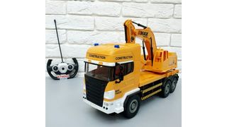 Автоэксковатор на пульту управления