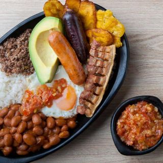 Bandeja paisa completa